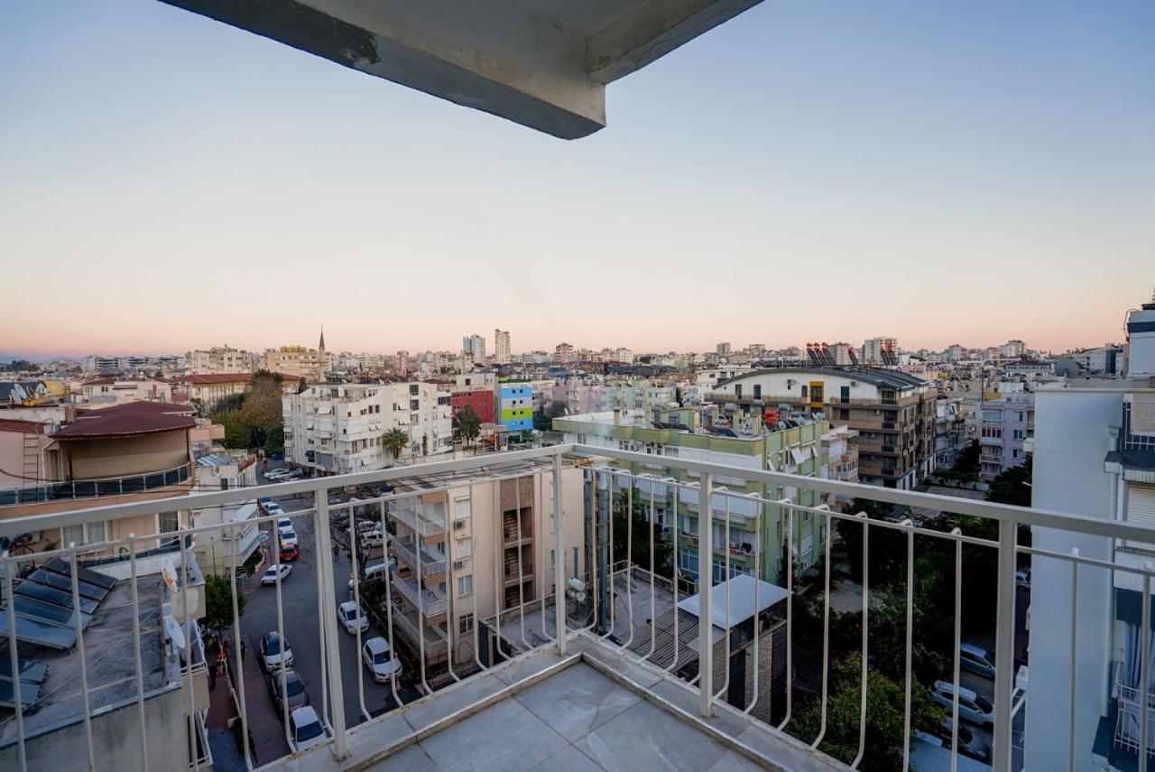Central And Comfy Flat With Balcony In Muratpasa アンタルヤ エクステリア 写真