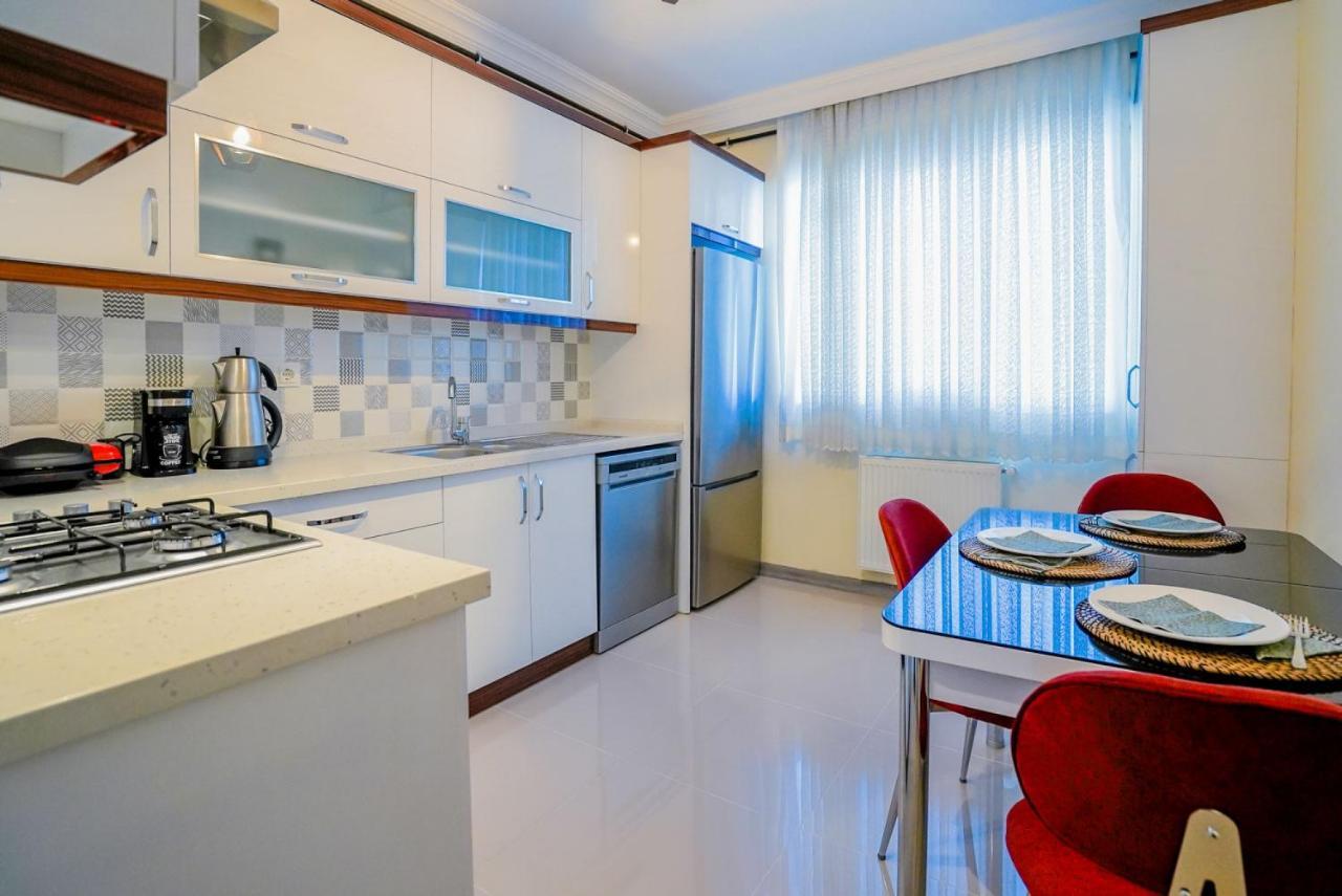 Central And Comfy Flat With Balcony In Muratpasa アンタルヤ エクステリア 写真