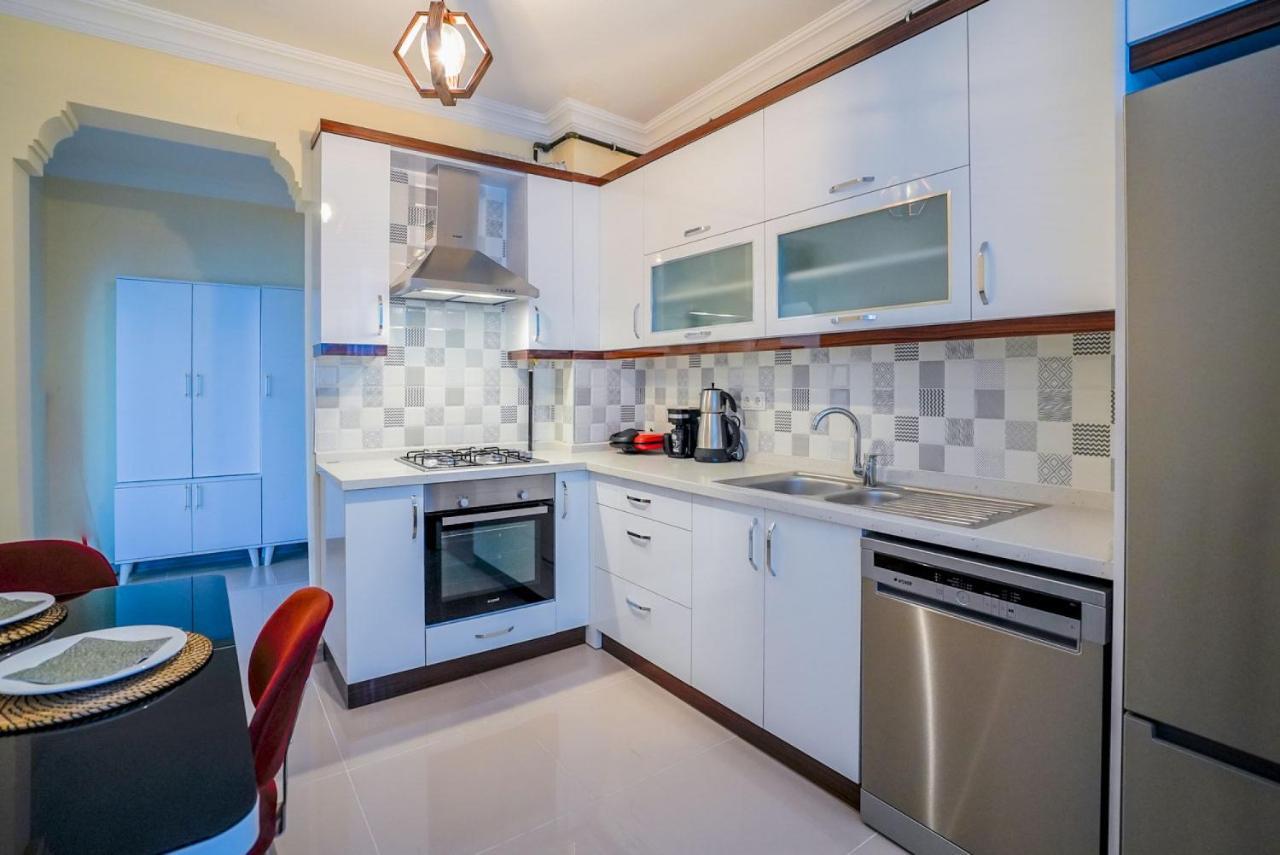 Central And Comfy Flat With Balcony In Muratpasa アンタルヤ エクステリア 写真